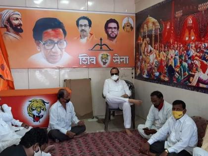 Ajit Pawar's air in Shiv Sena's branch, Google is going viral on social media | शिवसेनेच्या शाखेत अजित पवारांची 'दबंग' स्टाईल, सोशल मीडियावर फोटो व्हायरल