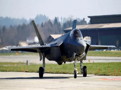 The world's most expensive fighter jet F 35B is still parked in Kerala after 48 hours; What is the real reason? | ४८ तासानंतरही केरळमध्ये उभं आहे जगातील सर्वात महागडं लढाऊ विमान; नेमकं कारण काय?