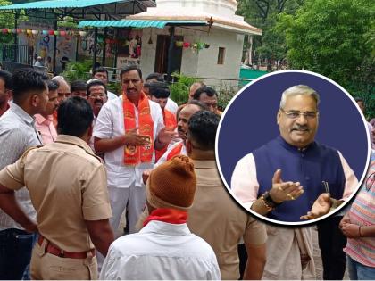 If the hair of shiv sena workers is also damaged adhalrao will be responsible aggressive Shiv Sena in the village | शिवसैनिकांच्या केसालाही धक्का लागला तर आढळराव जबाबदार; खेडमधील शिवसैनिक आक्रमक