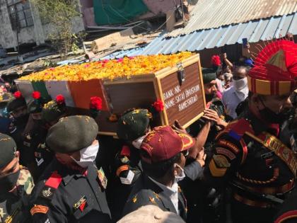 Martyr Bhushan Satai was given his last farewell by the people of Katol | शहीद भूषण सतई यांना काटोलवासियांनी दिला अखेरचा निरोप