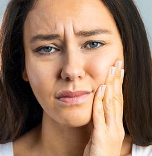 चेहरा सुजलेला दिसतो ? गाल मोठे आणि डोळे लहान दिसतात? पाहा कशामुळे चेहऱ्यावर जमा होतो पफीनेस