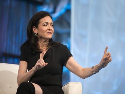 There could be more data leaks like Cambridge Analytica says Facebook CEO Sheryl Sandberg | 'केंब्रिज अॅनॅलिटिकासारखे डेटा चोरीचे आणखी प्रकार समोर येऊ शकतात' 