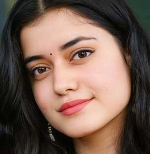 चमचाभर बेसनाचे पीठ करते चेहऱ्यावर जादू! टॅनिंग- डार्क सर्कल कमी, २० मिनिटांत येतो चेहऱ्यावर ग्लो