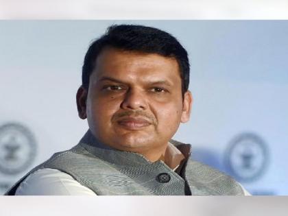 nagpur police receives threat call of bomb plant in front of devendra fadnavis house | देवेंद्र फडणवीसांच्या घरासमोर बॉम्ब ठेवल्याची धमकी, फोन करणारा पोलिसांच्या ताब्यात