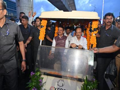 pune news inauguration of the Vidyapeeth Chowk flyover; Hour-long traffic jam for just one minute; Bridge remains closed even after that | विद्यापीठ चौक उड्डाणपुलाचे लोकार्पण;अवघ्या एका मिनिटासाठी तासाभराची वाहनकोंडी; त्यानंतरही पूल बंदच
