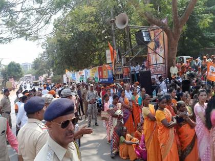 Thackeray soldiers, BJP activists face off in kudal; The political atmosphere heated up, the police force increased | कुडाळमध्ये ठाकरे सैनिक, भाजप कार्यकर्ते आमने सामने; राजकीय वातावरण तापले, पोलिस बंदोबस्त वाढवला