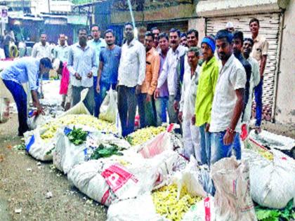  Flowers prices fall, paternal loss, paternal loss | फुलांचे बाजारभाव कोसळले, पितृपंधरवड्यात नुकसान, पितृपंधरवड्यात नुकसान