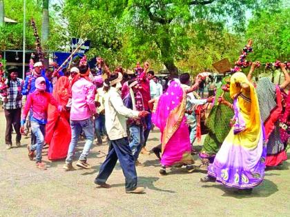 Buldana: 'Phagwa festival' of tribals in Satpuda; Participants also participated in the election! | बुलडाणा : सातपुड्यात आदिवासींचा ‘फगवा उत्सव’; लोकप्रतिनिधीही झाले सहभागी!