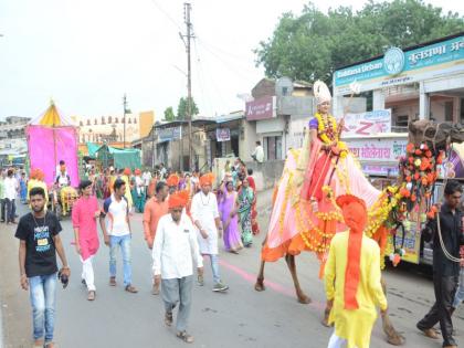  Dashmaata rally in Fayzpur focuses attention | फैजपूर येथे दशामाता मिरवणुकीने वेधले लक्ष