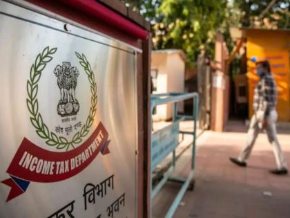 ''We are from Income Tax...'', crores of rupees worth of goods were looted from a doctor's house in Sangli by showing a warrant | "आम्ही इन्कम टॅक्सकडून आलोय…’’, सांगलीत वॉरंट दाखवत डॉक्टरच्या घरातील कोट्यवधीचा ऐवज लुटला 