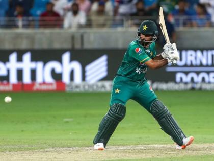 Fakhar Zaman included in Pakistan's T20 World Cup 2022 squad and Usman Qadir has been moved to the traveling reserves.  | T20 World Cup : शमीची एन्ट्री होताच पाकिस्तानचे धाबे दणाणले, अनुभवी फलंदाजाला वर्ल्ड कप खेळण्यासाठी बोलावले