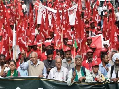 Millions of farmers attack the capital; Conspiracy to encircle the Parliament today! | लाखो शेतकऱ्यांचा राजधानीत हल्लाबोल; आज घालणार संसद भवनाला घेराव!