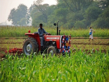 There is no authorized moneylender, so how can unlicensed moneylenders operate? Exploitation of farmers does not stop | फुलंब्री, गंगापूर, सोयगाव व खुलताबाद तालुक्यात परवानाधारक सावकार नाही, पिळवणूक थांबेना