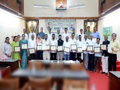 zp felicitated 14 progressive farmers on agriculture day | १४ प्रगतशील शेतकऱ्यांचा झेडपीने केला कृषी दिनी गौरव