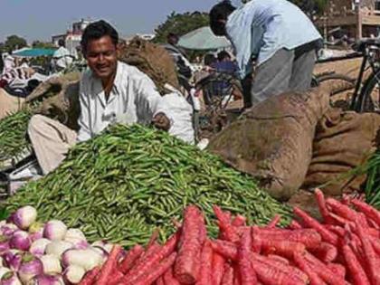 The disadvantages of the market are causing the financial loss of farmers selling vegetables | बाजारपेठा विखुरल्याने शेतकऱ्यांना भाज्या विकताना होतोय आर्थिक तोटा