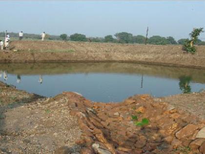 Farmers not intrested in the scheme of farmland lakes | शेततळे योजनेबाबत शेतकरी उदासीन