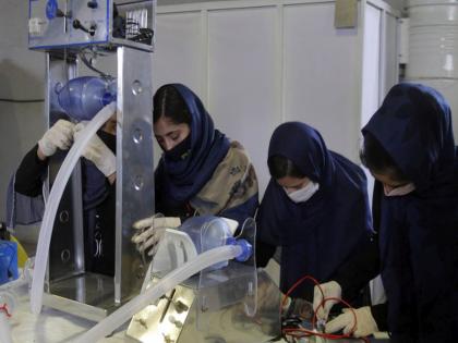 CoronaVirus Afghan girls robotics team builds ventilator from car parts | CoronaVirus: अवघ्या १७ वर्षांची सोमाया बनवतेय व्हेंटिलेटर्स