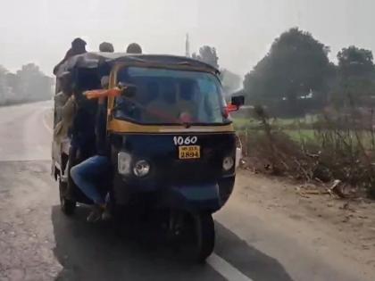 Police officers kept counting all the people who got out of an auto breaking traffic rule police officer shared video | एका ऑटोतून बाहेर पडले एवढे सारे लोक, पोलीस अधिकारी मोजतच राहिले; बघाल तर तुम्हीही व्हाल अवाक