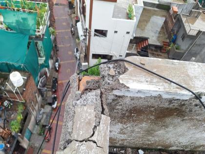 Lightning struck the terrace of a four-storey apartment in amravati | चार मजली अपार्टमेंटच्या टेरेसवर वीज कोसळली, अमरावतीतील घटना