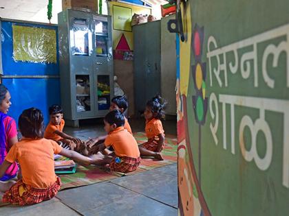 First Signal School to be set up in Mumbai for The homeless children under the flyover of Santacruz Chembur road | मुंबईत उभी राहणार पहिली सिग्नल शाळा; सांताक्रुझ चेंबूर जोड रस्त्याच्या उड्डाणपुलाखाली बेघर घेणार शिक्षण