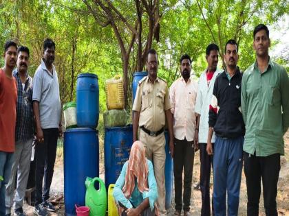 Raid at Gavathi liquor store in Lakhpuri | लाखपुरी येथील गावठी दारू अड्ड्यावर छापेमारी 