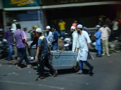 We are on the road Saab, we need help! | फॅशन स्ट्रीट मधील व्यापाऱ्यांसाठी आर्थिक मदतीची मोहीम सुरु