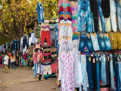 in mumbai new look at fashion street prototype prepared by municipality for stalls implementation soon | फॅशन स्ट्रीट'ला नवा लूक ! स्टॉल्ससाठी पालिकेकडून प्रोटोटाइप तयार; लवकरच अंमलबजावणी