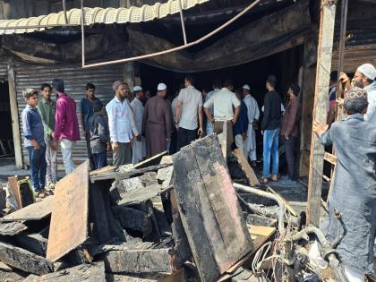 80 lakhs damage to six shops in fire, panchnama from revenue department; Sports Minister inspected | आगीत सहा दुकानांचे ८० लाखांचे नुकसान, महसूल विभागाकडून पंचनामा; क्रीडामंत्र्यांनी केली पाहणी