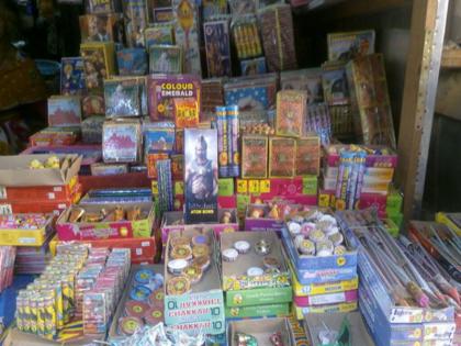 limited the intensity of firecrackers Inspection of sound of firecrackers by Maharashtra Pollution Control Board | फटाक्यांच्या आवाजाची तीव्रता मर्यादित; महाराष्ट्र प्रदूषण नियंत्रण मंडळाकडून फटाक्यांच्या आवाजाची तपासणी