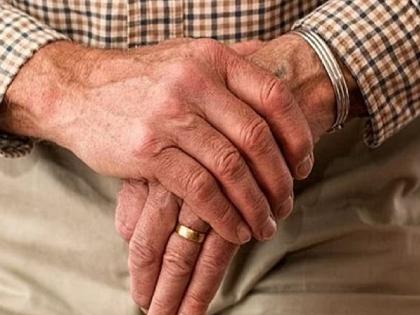 A case has been registered at Atpadi police station in Sangli against a son who threatened to starve his elderly father and throw him out of the house | वयोवृद्ध वडिलांना उपाशी ठेवले; मुलाविरोधात गुन्हा दाखल; सांगली जिल्ह्यातील घटना A case has been registered at Atpadi police station in Sangli against a son who threatened to starve his elderly father and throw him out of the house | वयोवृद्ध वडिलांना उपाशी ठेवले; मुलाविरोधात गुन्हा दाखल; सांगली जिल्ह्यातील घटना