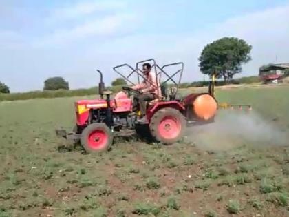 Spray machines made by farmer from household goods in Yavatmal district | यवतमाळ जिल्ह्यात घरगुती सामानातून शेतकऱ्याने बनविले फवारणी यंत्र