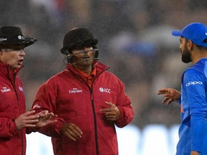 India vs Australia, 2nd ODI: The umpires changed their 'decision' against India | India vs Australia, 2nd ODI : भारताविरुद्धचा 'तो' निर्णय पंचांनी बदलला