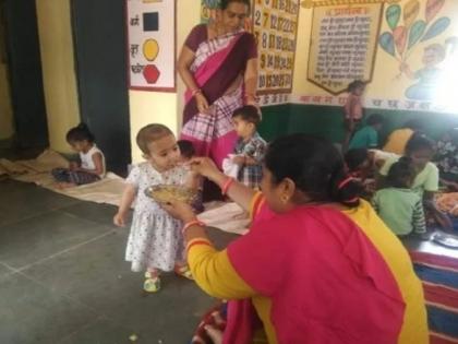 IAS officer's daughter studying in Anganwadi, not in International School | इंटरनॅशनल स्कूलमध्ये नाही, तर अंगणवाडीत शिकतेय जिल्हाधिकाऱ्याची मुलगी