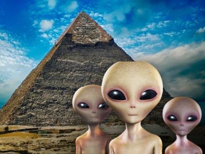 Pyramid like mountain discovered in Antarctica people linked it with aliens illuminati | एलिअन्सबाबत अजून एक अवाक् करणारा दावा, बर्फाखाली सापडलं असं काही की...