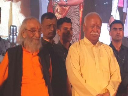 Sarsanghchalak of Rashtriya Swayamsevak Sangh Mohan Bhagwat has paid tributes to Shivshahir Babasaheb Purandare | आपण सर्वच एका शतायुषी शिव ऋषीला मुकलो; मोहन भागवतांनी बाबासाहेबांना वाहिली श्रद्धांजली