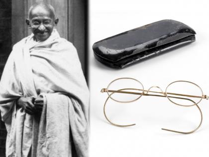 Mahatma Gandhi auction personal belongings auction amount in world record | बापूंच्या 'या' वस्तूंचा कोट्यावधी रूपयांमध्ये झाला लिलाव, प्रयत्न करूनही वाचवू शकला नाही भारत...