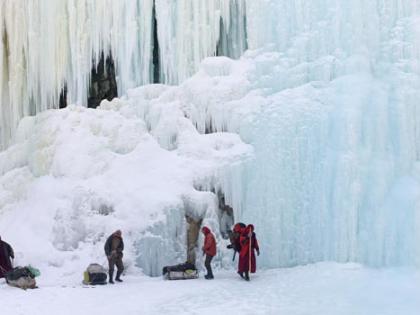 For Snowfall pleasure no need to go abroad ! | हिमवर्षावाची मजा घेण्यासाठी परदेशात नको देशातच फिरा!