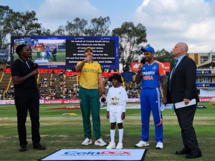 South Africa vs India, 4th T20I India Captain Suryakumar Yadav have won the toss and have opted to bat करतो | IND vs SA 4th T20I : अखेर सूर्यकुमार यादवनं टॉस जिंकला, मालिका जिंकण्यासाठी सेट करणार टार्गेट