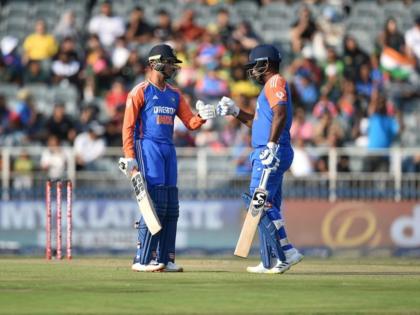 South Africa vs India, 4th T20I FIFTY Partnership Between Sanju Samson And Abhishek Sharma In power play | पॉवर प्लेमध्ये Sanju Samson अन् Abhishek Sharma नं दाखवली 'पॉवर'; पण...