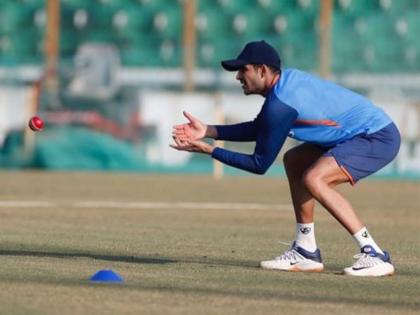 IND vs AUS Shubman Gill suffers thumb injury in Perth Doubtful For Play First Test Against Australia | टीम इंडियाला मोठा धक्का; दुखापतीमुळं Shubman Gill पहिल्या कसोटीतून 'आउट'?