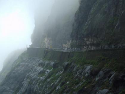 these 8 places are best to visit in rainy season | या विकेंडला वर्षाविहाराला जाताय?; पुण्याजवळील या अाठ ठिकाणांचा नक्की विचार करा