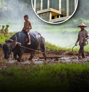 बुडालेल्या बँकांवर डाव लावला, एकीने नशीब फळफळवले; आता हजारो कोटींमध्ये खेळतोय शेतकऱ्याचा मुलगा