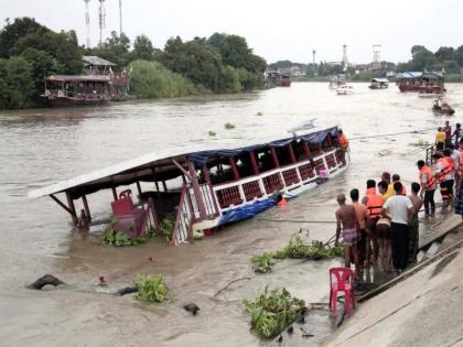 Ferrybot dropped in Brahmaputra; 1 killed, 23 missing | ब्रह्मपुत्रेमध्ये फेरीबोट उलटली; 1 ठार, 23 बेपत्ता