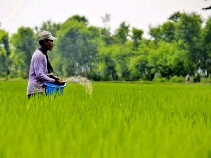 agriculture departments strange way saying use organic fertilizers, on the other hand, the compulsion to buy chemical fertilizers | अजबच ! एकीकडे म्हणतात, जैविक खत वापरा, तर दुसरीकडे रासायनिक खत खरेदीची सक्ती