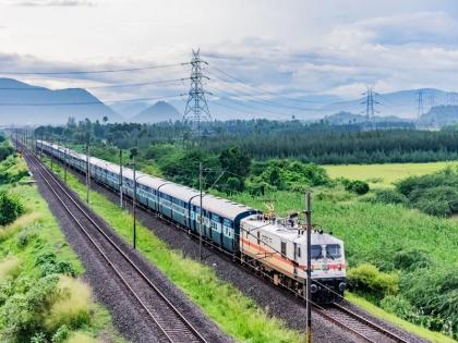 10 trains departing from pune cut festival status ticket price reduced indian railway | रेल्वे प्रवाशांसाठी महत्त्वाची बातमी! पुण्याहून सुटणाऱ्या १० रेल्वेचा फेस्टिव्हल दर्जा काढला, तिकीटदर होणार कमी