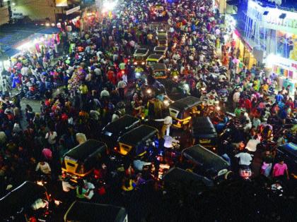 The enthusiasm of shopping in Thanekar, marketers and transporters | ठाणेकरांमध्ये खरेदीचा उत्साह, बाजारपेठेत वाहतूककोंडी