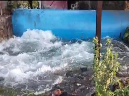 MIDC's water pipe burst, lakhs of liters of water was wasted | एमआयडीसीची जलवाहिनी फुटली, लाखो लीटर पाणी वाया