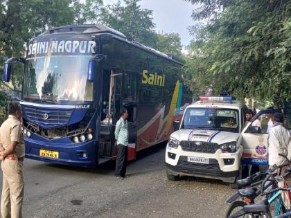 the emergency door of private bus does not open, safety issue of passengers was exposed in the inspection of the RTO | बापरे! आपत्कालीन दरवाजाच उघडेना; आरटीओच्या तपासणीत खासगी बसचे पितळ उघडे