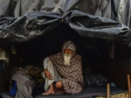 daughters saw father in farmer protest in cold, sent 1 million cloths from america | बेटी का फर्ज! शेतकरी बाप आंदोलनात थंडीत कुडकुडतोय, टीव्हीवर पाहिले; 10 लाखांचे कपडे पाठविले