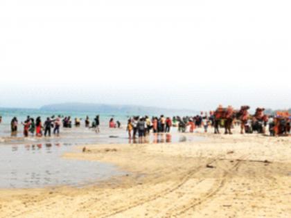 Beaches are favored for 'Thirty First' parties; Many tourist places are fully booked | ‘थर्टी फर्स्ट’च्या पार्टीसाठी समुद्रकिनाऱ्यांना पसंती; अनेक पर्यटनस्थळांचे बुकिंग झाले फुल्ल 